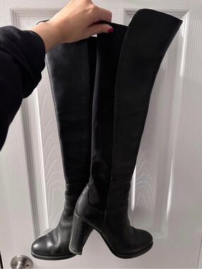 STUART WEITZMAN KNEE HIGH BOOTS - SIZE 5.5